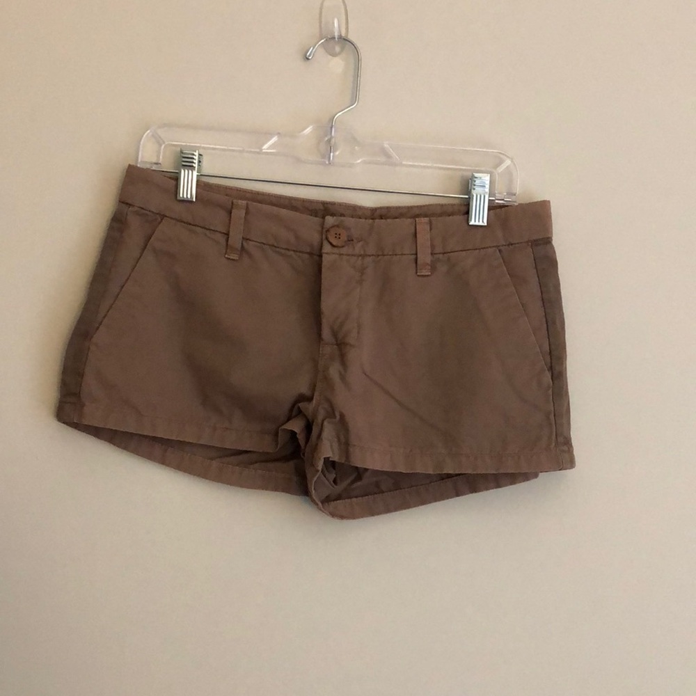 NWOT j brand khaki shorts in safari brown. Size S